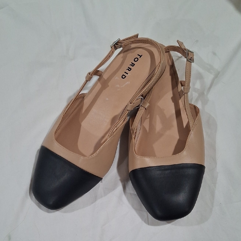 Torrid Women's Black and Cream Flats Size 9 - Picture 2 of 7